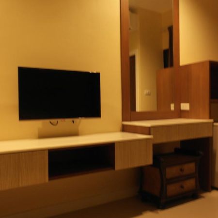 Mila Garden Otel Roi Et Dış mekan fotoğraf