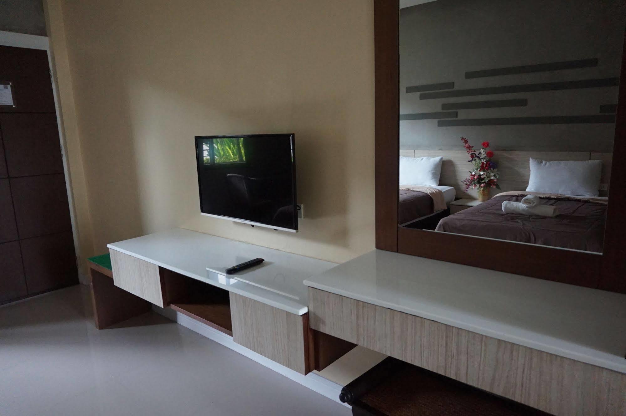 Mila Garden Otel Roi Et Dış mekan fotoğraf