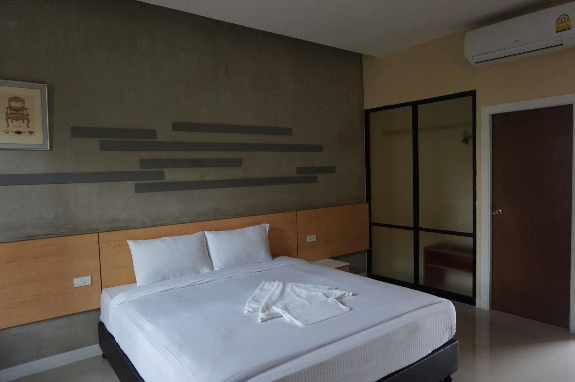Mila Garden Otel Roi Et Dış mekan fotoğraf