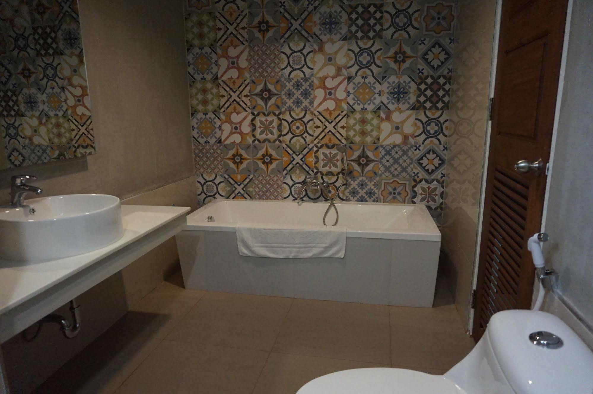 Mila Garden Otel Roi Et Dış mekan fotoğraf