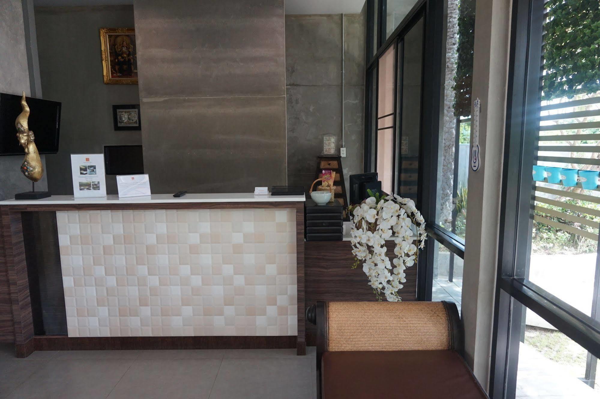 Mila Garden Otel Roi Et Dış mekan fotoğraf