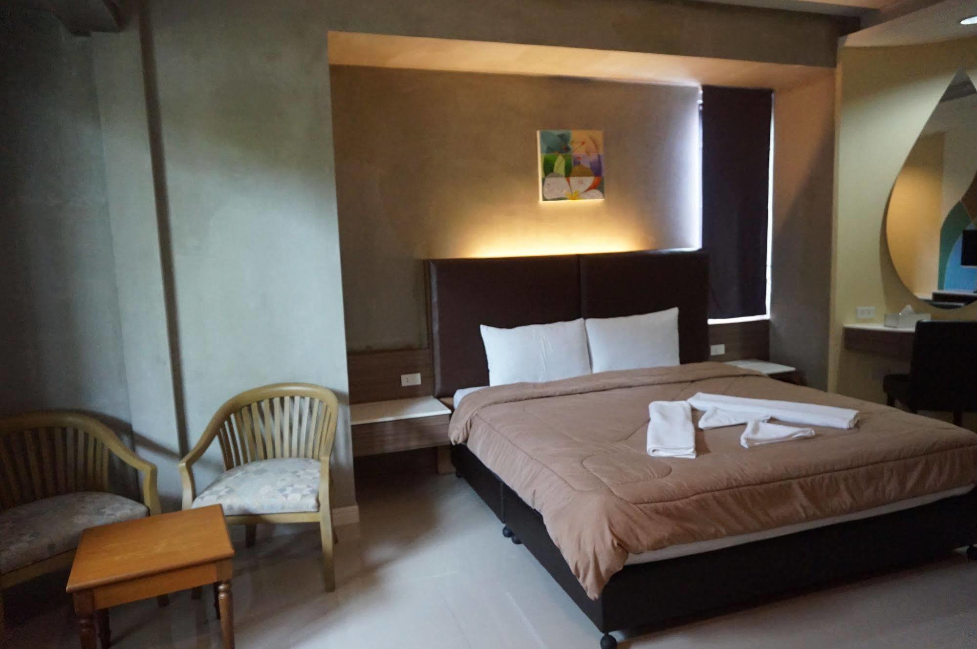 Mila Garden Otel Roi Et Dış mekan fotoğraf