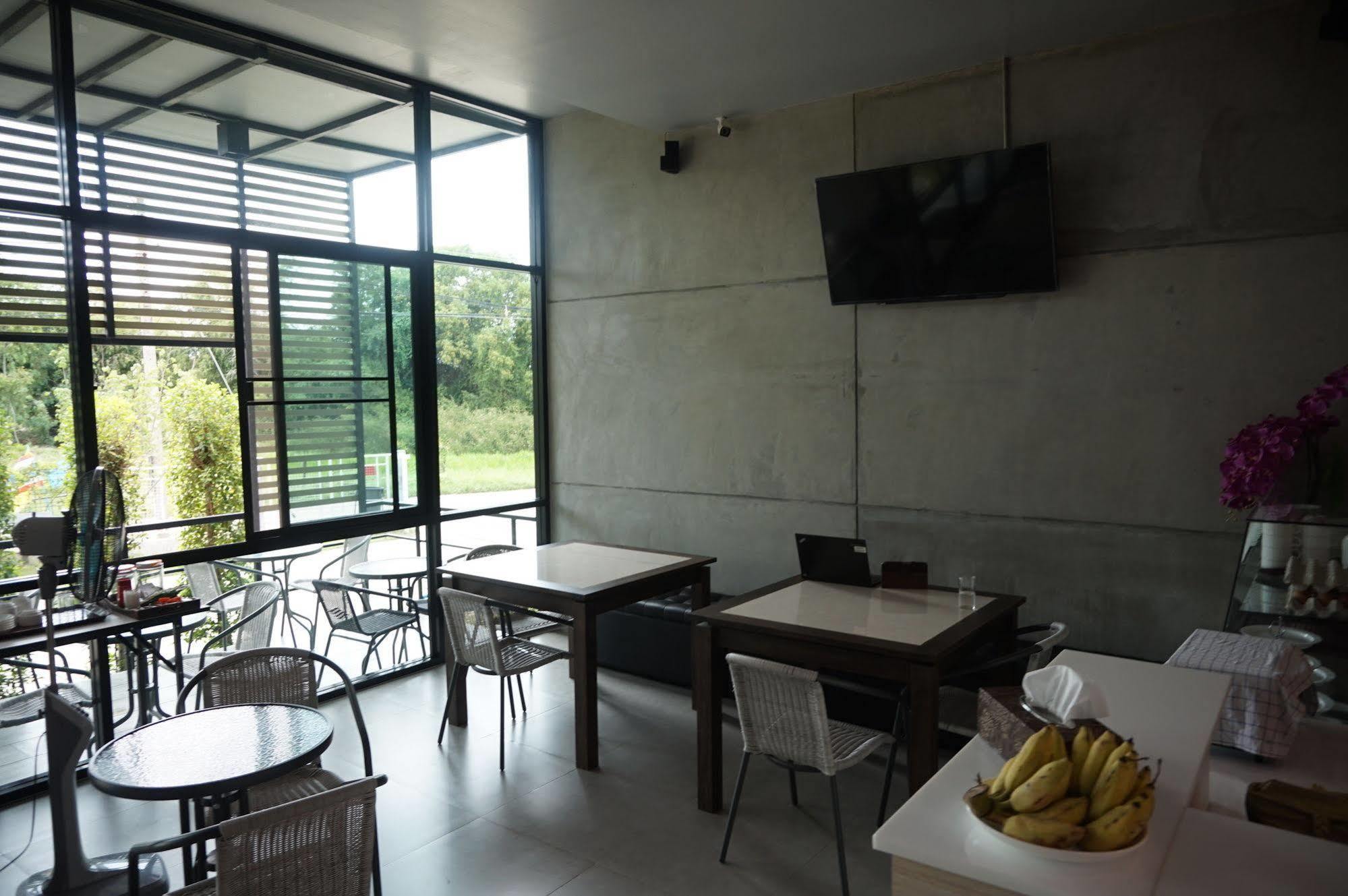 Mila Garden Otel Roi Et Dış mekan fotoğraf